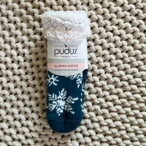 NWT Pudus Slipper Socks